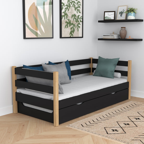 Łóżko sofa czarno-dębowy z szufladą na materac – drewniane, Nizio Home