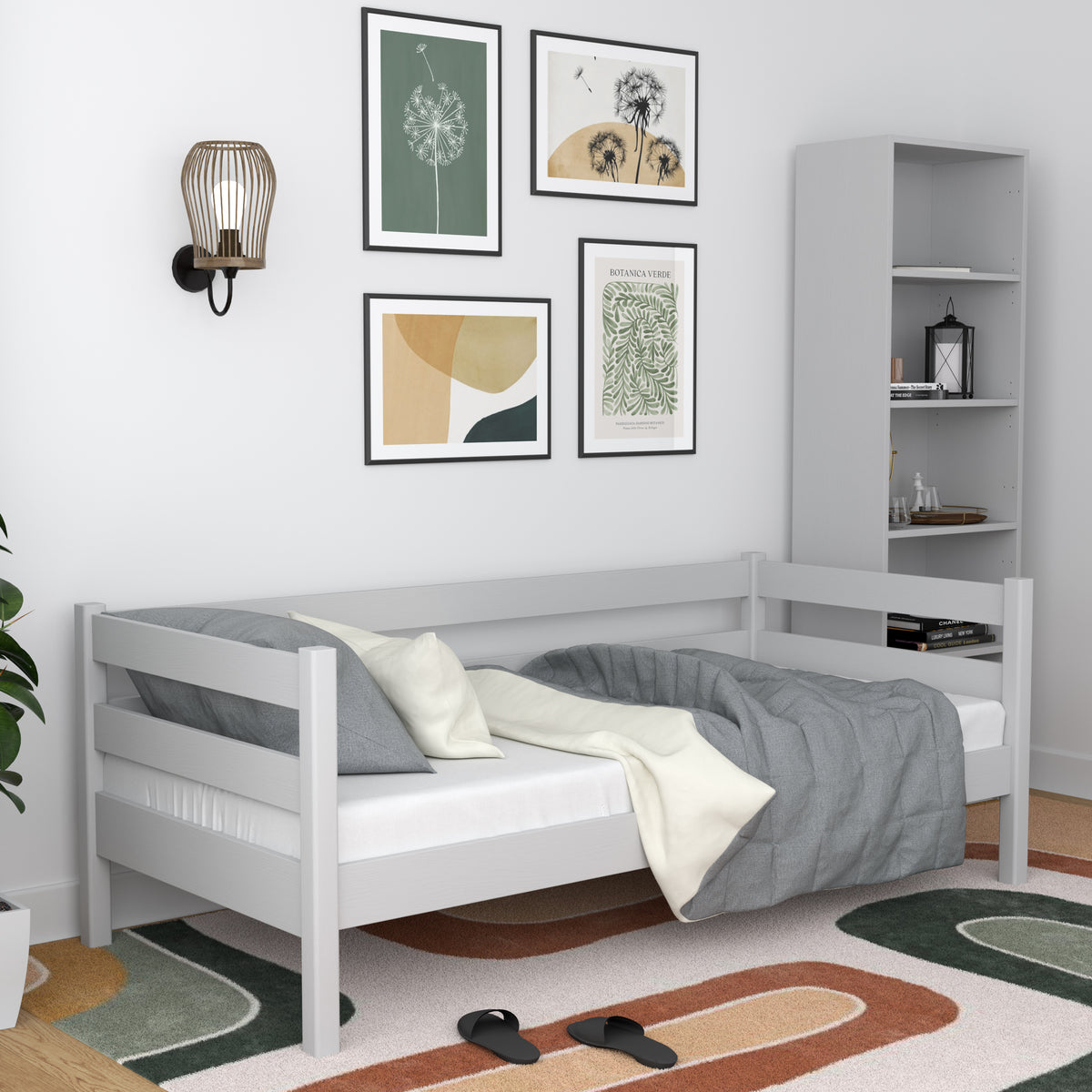 Letto divano grigio in nella cameretta dei bambini – allestimento scandi, in legno