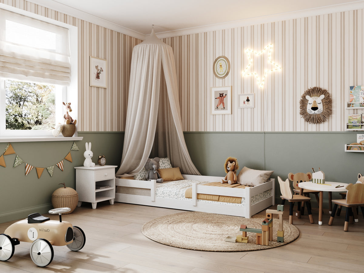 Letto basso bianco in camera da letto – allestimento scandinava, in legno