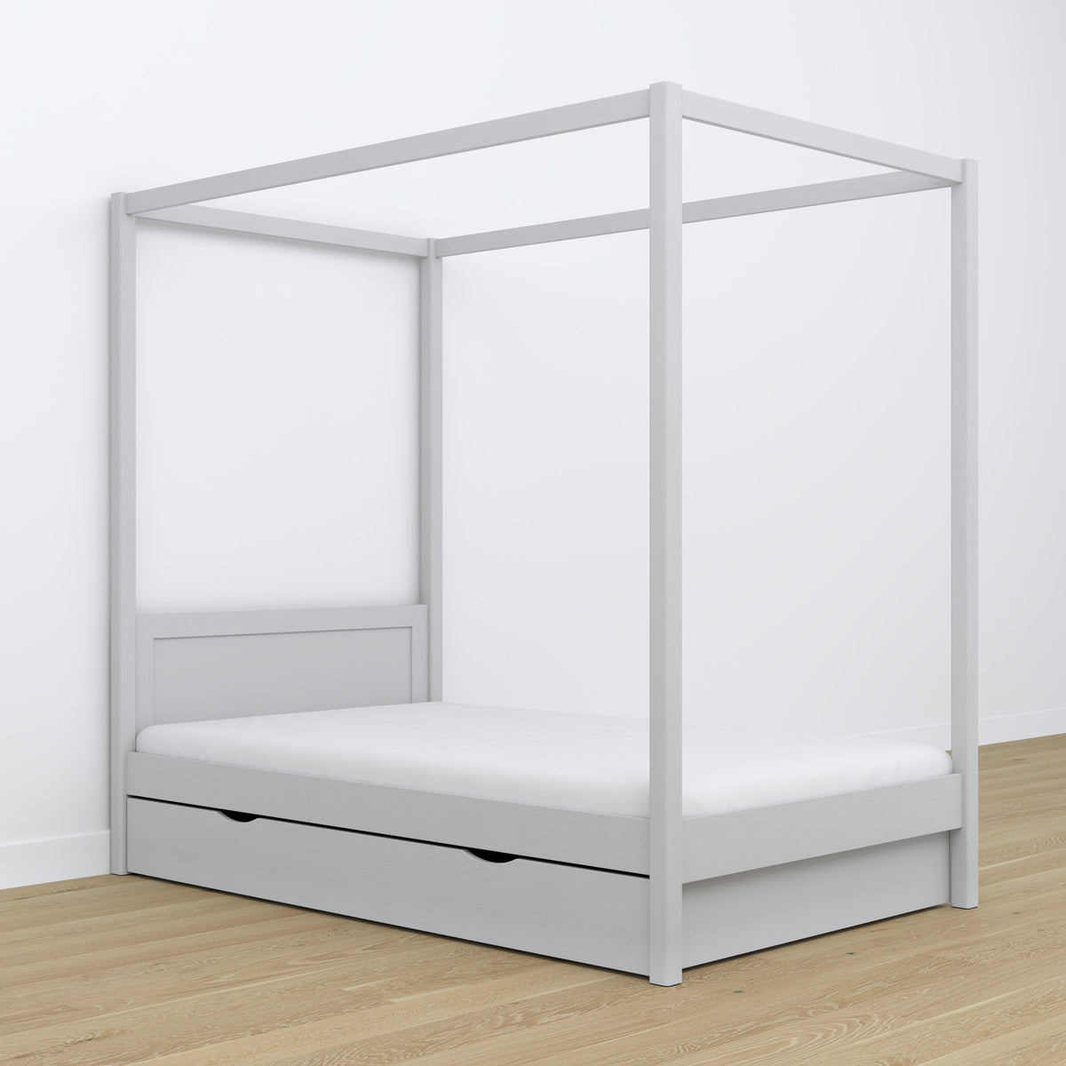 Letto con baldacchino in legno grigio in nella cameretta dei bambini – allestimento scandi