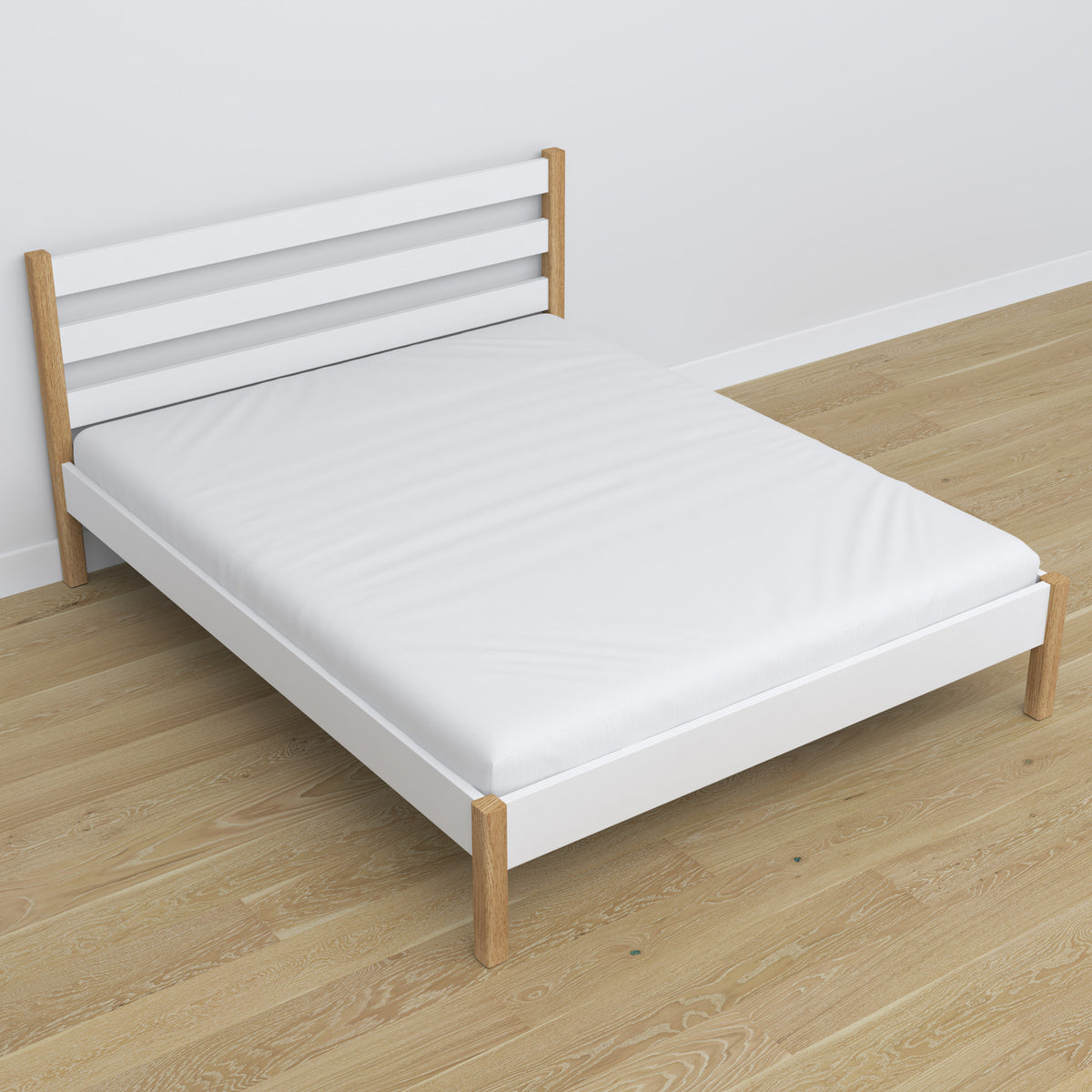 Letto matrimoniale bianco-quercia in camera da letto – allestimento con biancheria, stile scandi