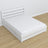 Letto matrimoniale bianco – gambe e base in legno, dettaglio