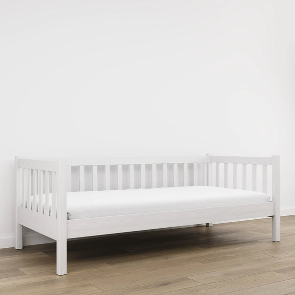 Łóżko sofa N03 biały – widok z boku, solidna konstrukcja drewniana